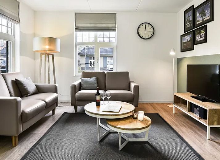 Kaatsheuvel 6-persoons vakantiehuis 6C in Hart van Brabant, Noord Brabant met charmante bakstenen gevel en groene tuin.