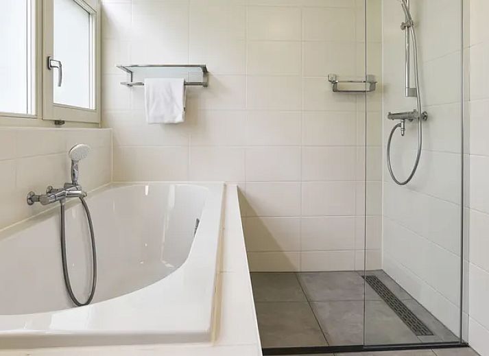 Gezellige woonkamer in Kaatsheuvel 6-persoons vakantiehuis 6C met moderne meubels, Noord Brabant.