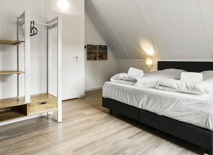 Gezellige woonkamer in Kaatsheuvel 6-persoons vakantiehuis 6C met moderne meubels, Noord Brabant.