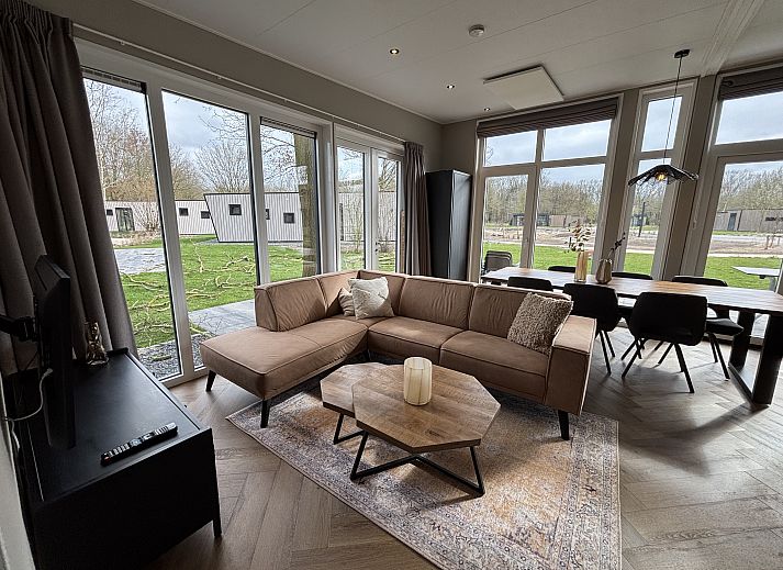 Chalet in Kaatsheuvel, ein Ferienhaus im Herzen von Brabant, mit moderner Terrasse und grner Umgebung.