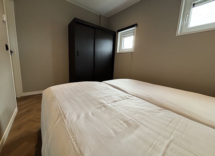 Offene Kche und Essbereich im Chalet in Kaatsheuvel, perfekt fr einen entspannten Urlaub in Hart van Brabant.