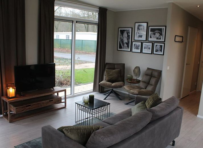 Buitenkant van Vakantiehuis Just Nature 4, vakantiehuis in Kaatsheuvel, Hart van Brabant, omgeven door groene natuur.