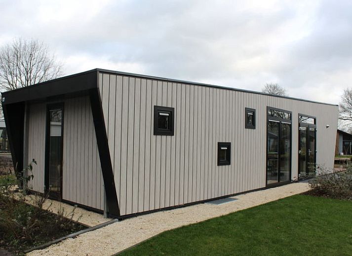 Gezellige woonkamer van Vakantiehuis Just Nature 4 in Kaatsheuvel, Hart van Brabant, met comfortabele zitplaatsen.