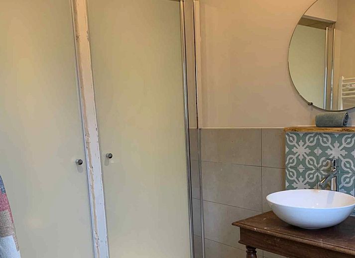 Schlafzimmer mit zwei Einzelbetten im Ferienhaus NB017, Vught, Noord Brabant.