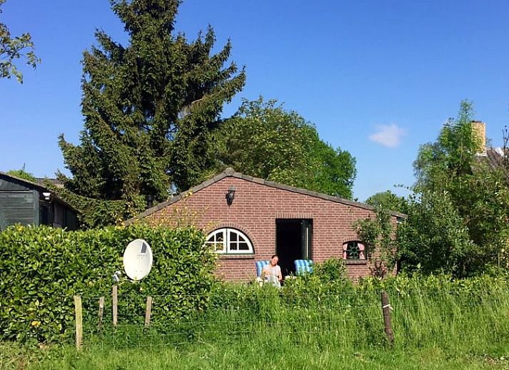 Charmant vakantiehuis in Leende omgeven door bloeiende bloemen, Hart van Brabant, Noord Brabant.