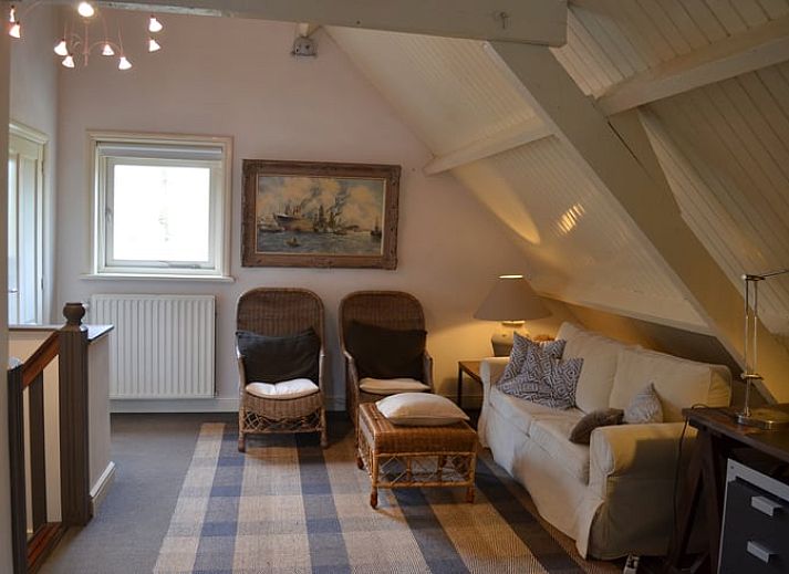 Geniet van een sfeervol terras bij Vakantiehuisje in Sleeuwijk, Hart van Brabant, Noord Brabant, omringd door groene natuur.