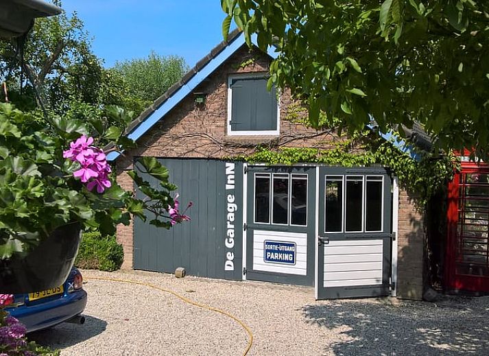 Cottage in Hank, charming cottage in Heart of Brabant, North Brabant, surrounded by greenery and tranquility.