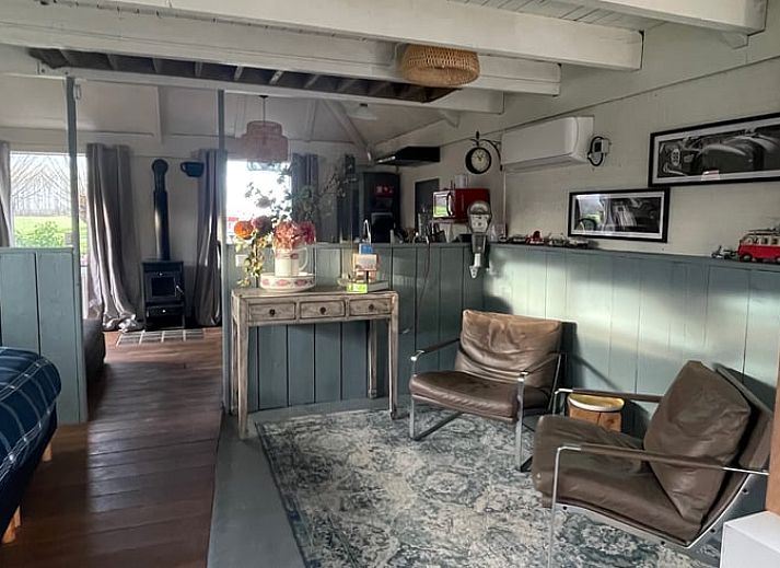 Cottage in Hank, charming cottage in Heart of Brabant, North Brabant, surrounded by greenery and tranquility.