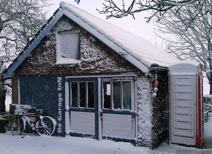 Cozy bedroom in Cottage in Hank, vacation home in Heart of Brabant, North Brabant, with comfortable bed.