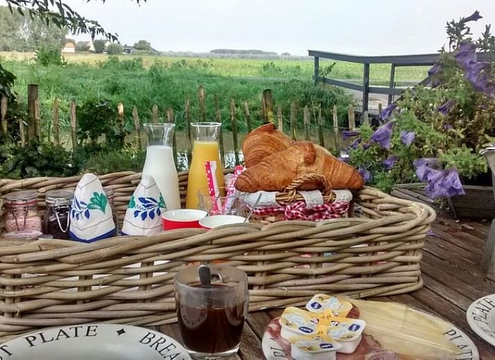 Cozy living room in Cottage in Hank, vacation home in Heart of Brabant, North Brabant, overlooking the garden.