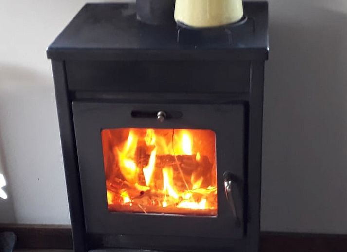 Cozy living room in Cottage in Hank, vacation home in Heart of Brabant, North Brabant, overlooking the garden.