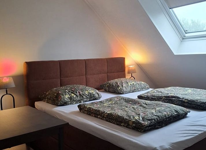 Slaapkamer in Vakantiehuisje in Hank, Noord Brabant, biedt een comfortabele en rustige ruimte voor een ontspannen verblijf in Hart van Brabant.