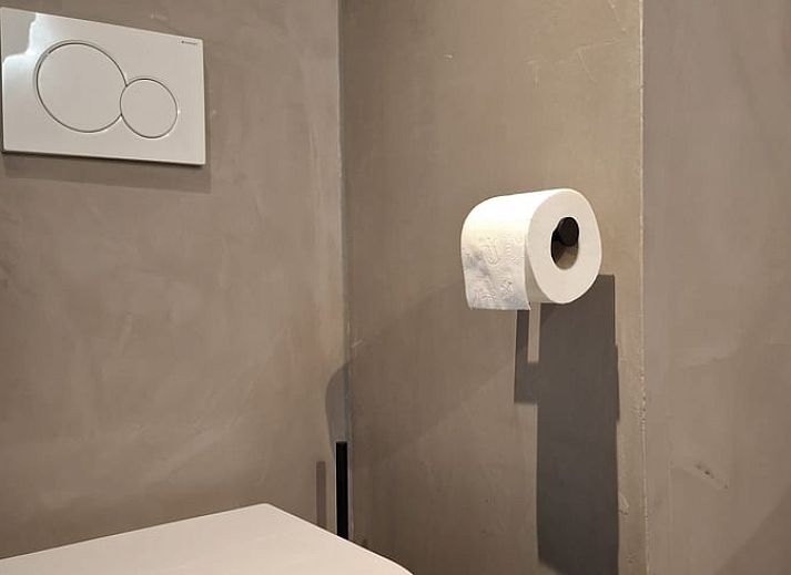 Compacte keuken in Vakantiehuisje in Hank, Hart van Brabant, Noord Brabant, ideaal voor het bereiden van maaltijden tijdens uw verblijf.