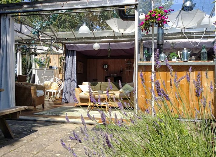 Gezellige binnenruimte van Vakantiehuisje in Hank, Noord Brabant, met uitzicht op de natuur, ideaal voor ontspannen in Hart van Brabant.