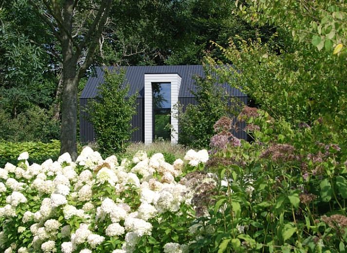 Huisje in Helvoirt vakantieaccommodatie te midden van bloeiende tuinen in Helvoirt, Noord Brabant.