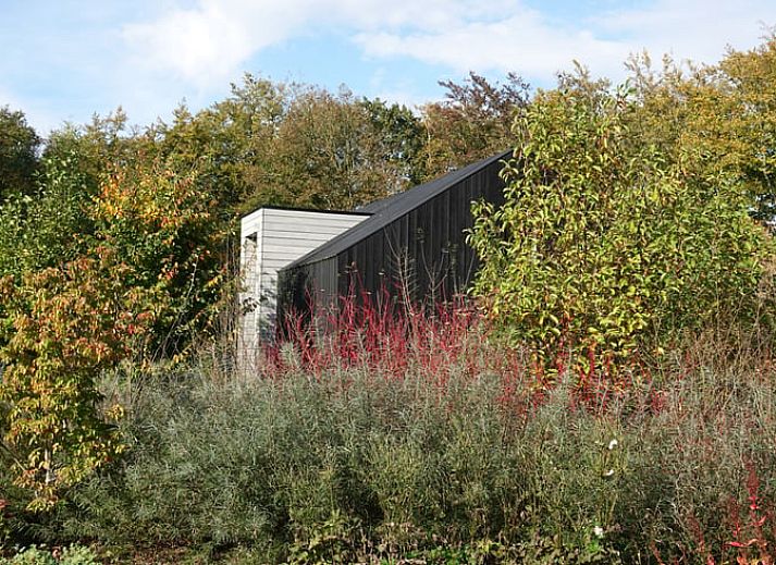 Huisje in Helvoirt vakantieaccommodatie te midden van bloeiende tuinen in Helvoirt, Noord Brabant.