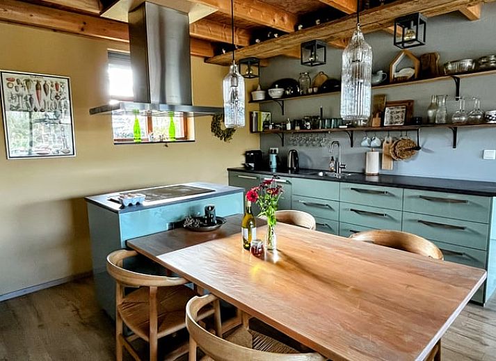 Rustiek terras bij Vakantiehuisje in Gemonde, gelegen in het hart van Noord Brabant.