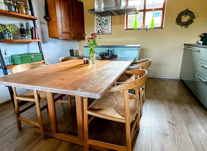 Rustiek terras bij Vakantiehuisje in Gemonde, gelegen in het hart van Noord Brabant.