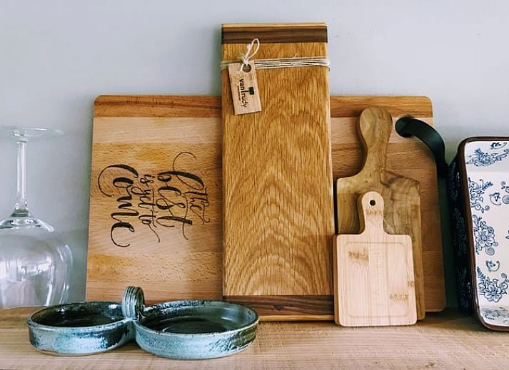 Zonnige veranda bij Vakantiehuisje in Gemonde, ideaal voor ontspanning in Noord Brabant.