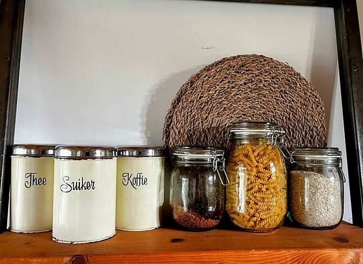 Zonnige veranda bij Vakantiehuisje in Gemonde, ideaal voor ontspanning in Noord Brabant.