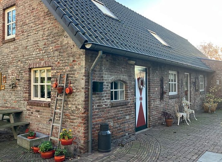 Charmantes Ferienhaus in Boxtel, im Herzen von Brabant, mit einer rustikalen Backsteinfassade und einer einladenden Terrasse fuer einen entspannten Aufenthalt.