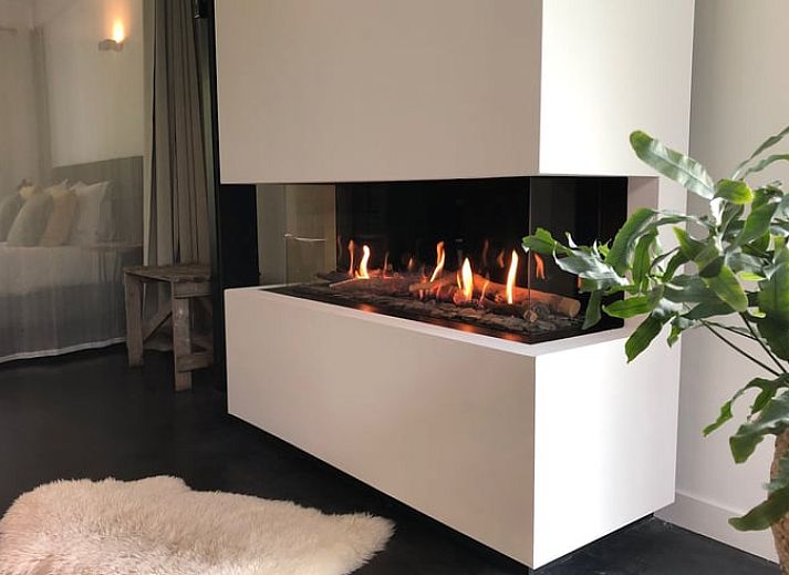 Geniet van het zwembad bij Huisje in Boxtel, een idyllisch vakantiehuis in het Hart van Brabant, Noord Brabant, omgeven door natuur.