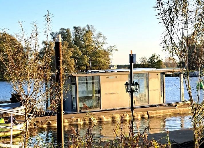 Cottage in Woudrichem, Ferienhaus am Wasser in Hart van Brabant, Nordbrabant.