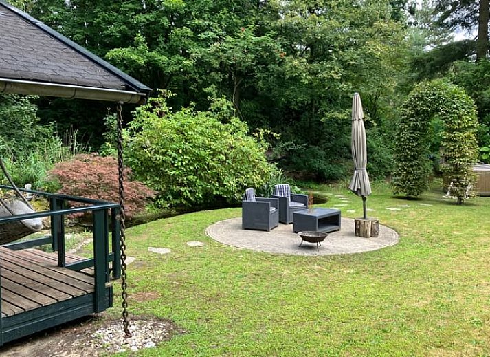 Ontspan in de hot tub bij Vakantiehuis in Nuenen, een knusse chalet in Hart van Brabant, Noord Brabant.