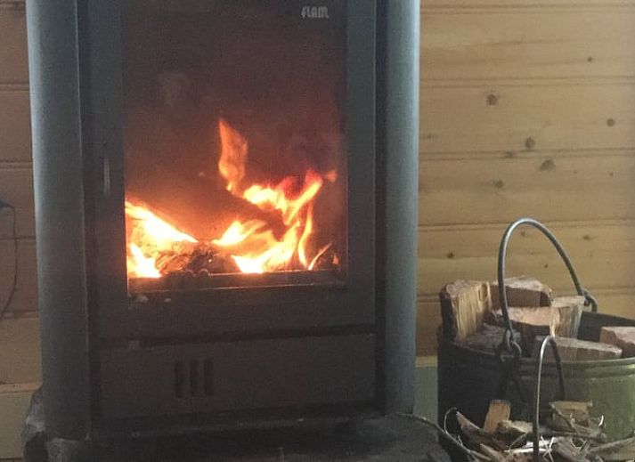 Zonnig terras bij Vakantiehuis in Nuenen, een chalet in Hart van Brabant, Noord Brabant, perfect voor ontspanning.