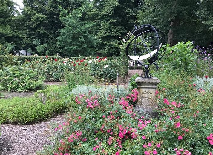 Gezellige eetruimte in Huisje in Loon op Zand, ideaal voor een vakantie in Hart van Brabant.