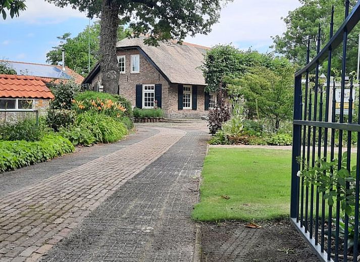 Bloementuin bij Vakantiehuisje in Tilburg, Hart van Brabant.