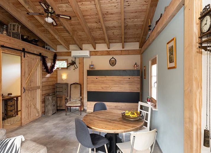 Luchtfoto van Huisje in Best, een vakantiehuis in het Hart van Brabant, omgeven door groene natuur in Noord Brabant.