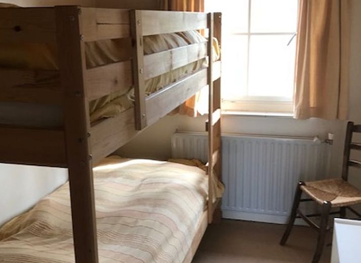 Terrasse mit Sitzgelegenheit im Ferienhaus in Mill, Nordbrabant, idealer Ort zum Entspannen.