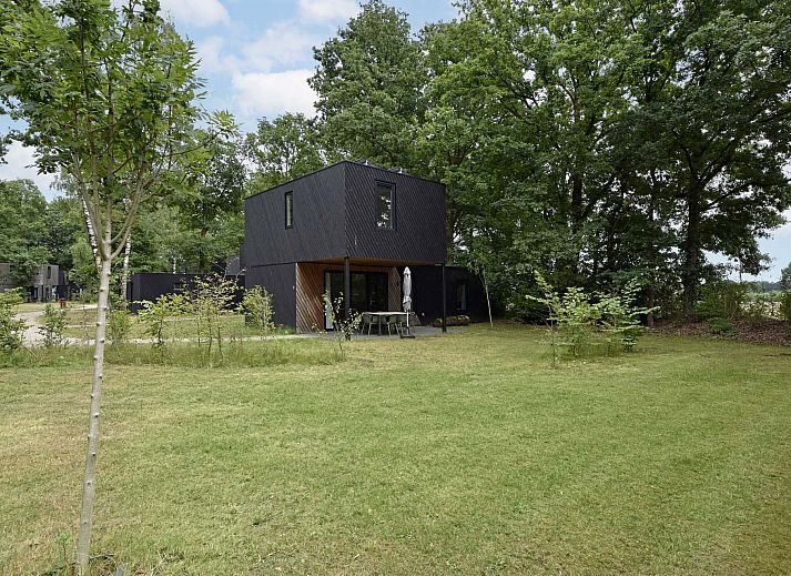 Vrijstaande woning in Schaijk, vakantiehuis in Noordoost Brabant met moderne architectuur en groene omgeving.