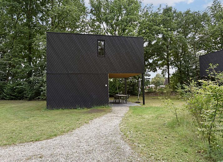 Vrijstaande woning in Schaijk, vakantiehuis in Noordoost Brabant met moderne architectuur en groene omgeving.