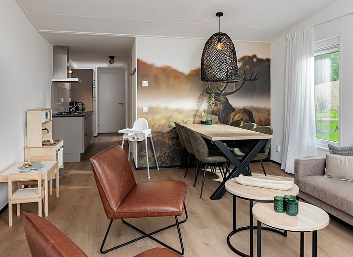 Geniet van de rust bij Forest Cabin Kids 6 in Schaijk, Noord Brabant, een modern vakantiehuis omringd door weelderige natuur.