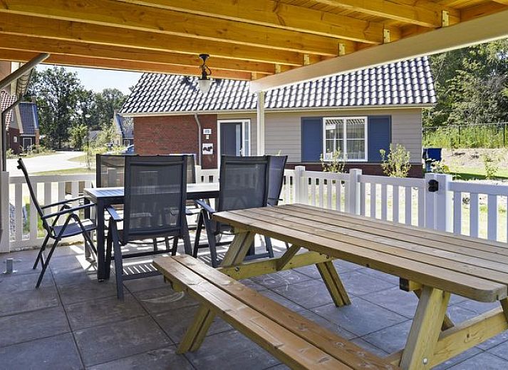 Speelse kinderkamer in De Vers 6-persoons bungalow Overloon met stapelbed en speelhoek.