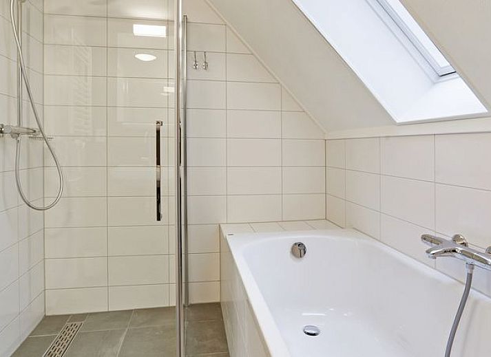 Speelse kinderkamer in De Vers 6-persoons bungalow Overloon met stapelbed en speelhoek.