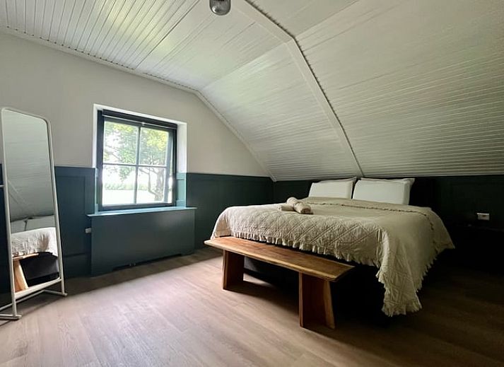 Gezellige zithoek in de tuin van Vakantiehuis in Overloon, omgeven door natuur in Noordoost Brabant.