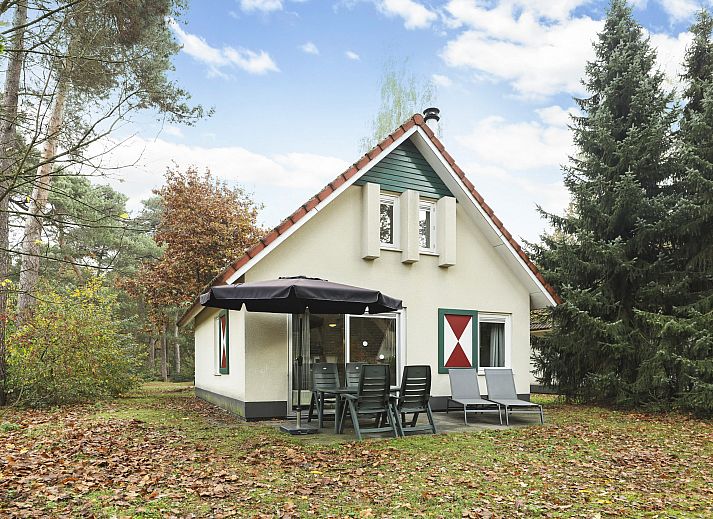 De Vers 4-persoons landhuis in Overloon, Noord Brabant met terras en tuinmeubilair.