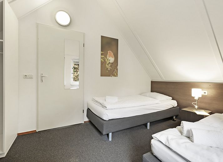 Moderne zithoek met trap in De Vers landhuis, Overloon, Noord Brabant.