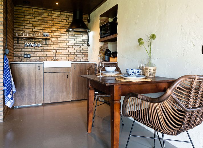 Volledig uitgeruste keuken in vakantiehuis NB090, Volkel, ideaal voor een ontspannen verblijf.