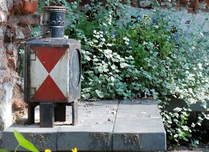 Vakantiehuis in Oeffelt, Noordoost Brabant, omgeven door weelderige natuur en rustieke charme.