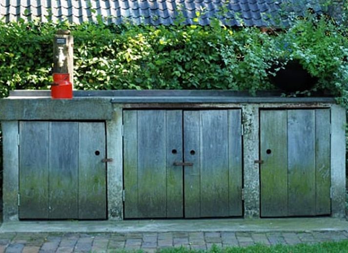 Vakantiehuis in Oeffelt, Noordoost Brabant, omgeven door weelderige natuur en rustieke charme.