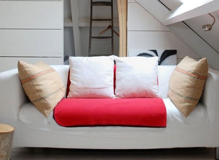 Gezellige buitenruimte bij Vakantiehuis in Oeffelt, Noordoost Brabant, met traditionele architectuur.