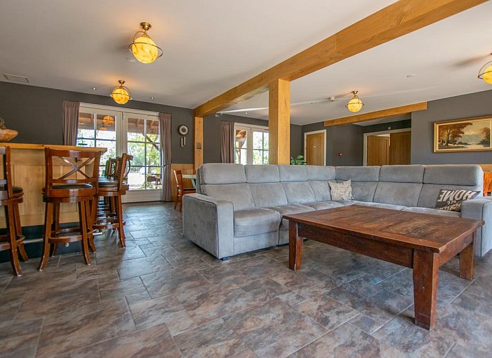 Ansicht der Lodge Slabroek in Uden, Nordbrabant, mit charakteristischer Architektur und gruener Umgebung.