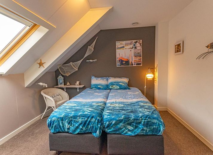 Speisesaal der Lodge Slabroek in Uden, Nordbrabant, mit grossem Tisch fuer gemeinsame Mahlzeiten.