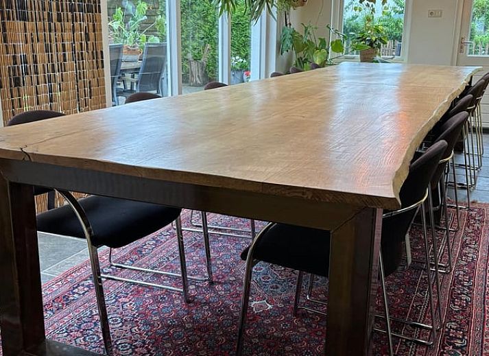 Charmantes Ferienhaus in Gemert, Nordbrabant, mit sonniger Fassade und geraeumiger Auffahrt.