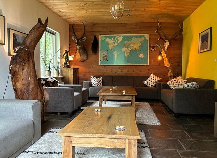 Charmantes Ferienhaus in Gemert, Nordbrabant, mit sonniger Fassade und geraeumiger Auffahrt.