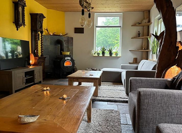 Charmantes Ferienhaus in Gemert, Nordbrabant, mit sonniger Fassade und geraeumiger Auffahrt.